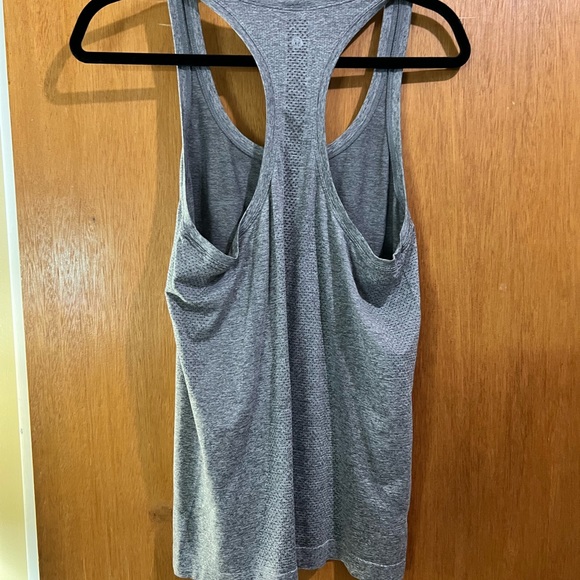 EUC Lululemon Run Swiftly Tech Racerback Tank Top 🖤🍋 - Picture 5 of 5